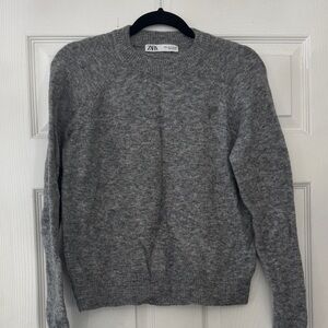 Zara Women’s Gray Crewneck Sweater